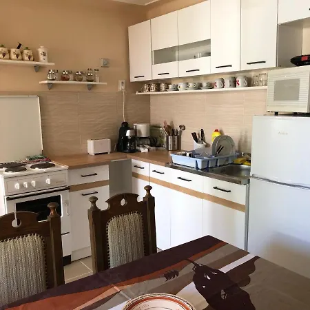 Ohuta Vendeghaz Gæstehus Parád