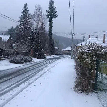 Ohuta Vendeghaz Gæstehus Parád