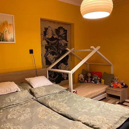 Ohuta Vendeghaz * Parád